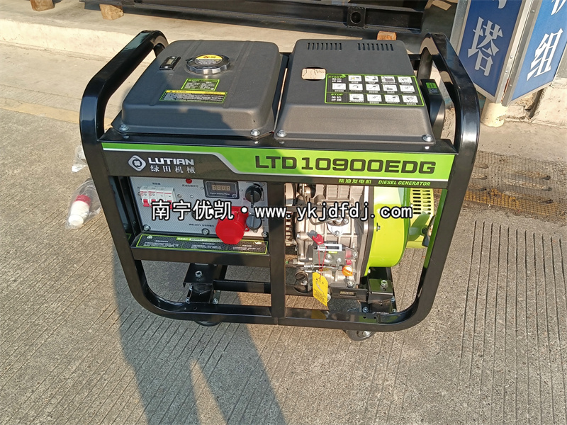 2025年1月20日，客戶到店自提并試機8KW柴油發(fā)電機組